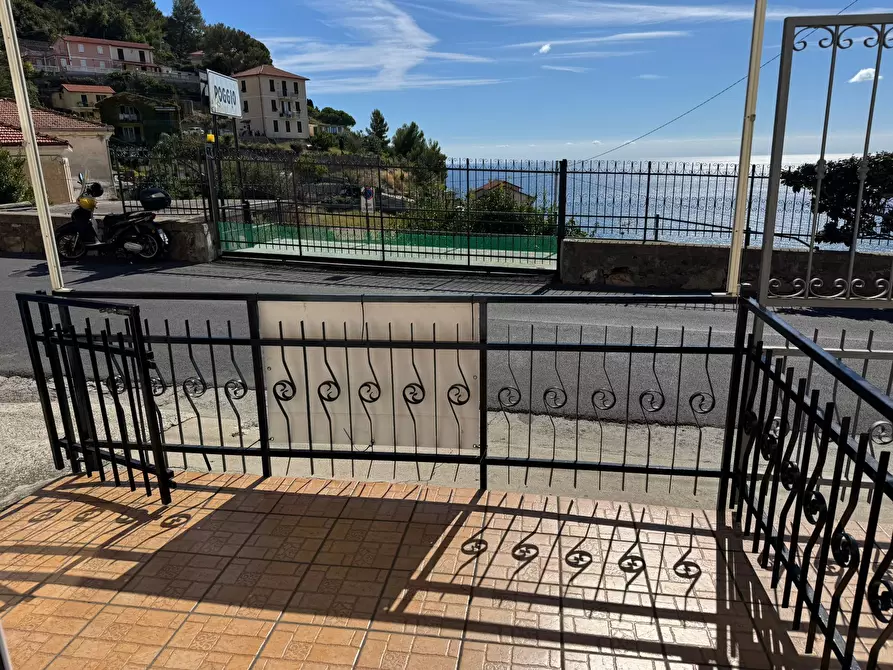 Immagine 3 di Bilocale in vendita  in Via Val D'Olivi 379 a San Remo