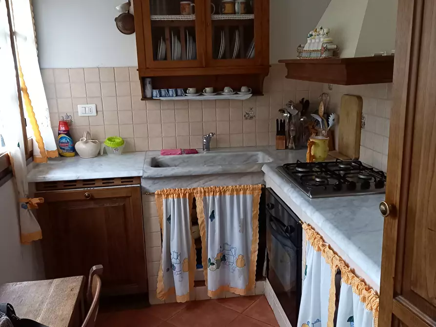 Immagine 2 di Porzione di casa in affitto  a Camaiore