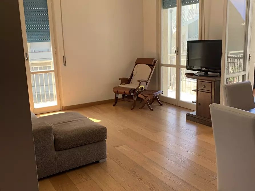 Immagine 1 di Appartamento in affitto  a Viareggio