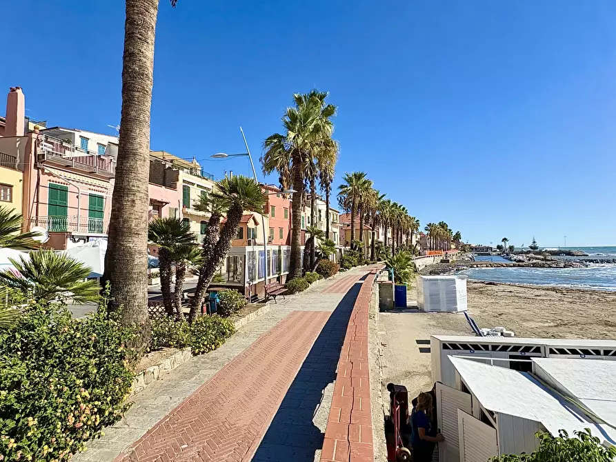 Immagine 52 di Monolocale in vendita  in Via Allavena a Riva Ligure