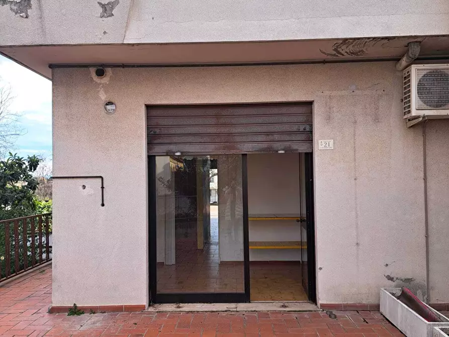 Immagine 16 di Locale commerciale in affitto  in via San Francesco d' Assisi 3 a Lanciano