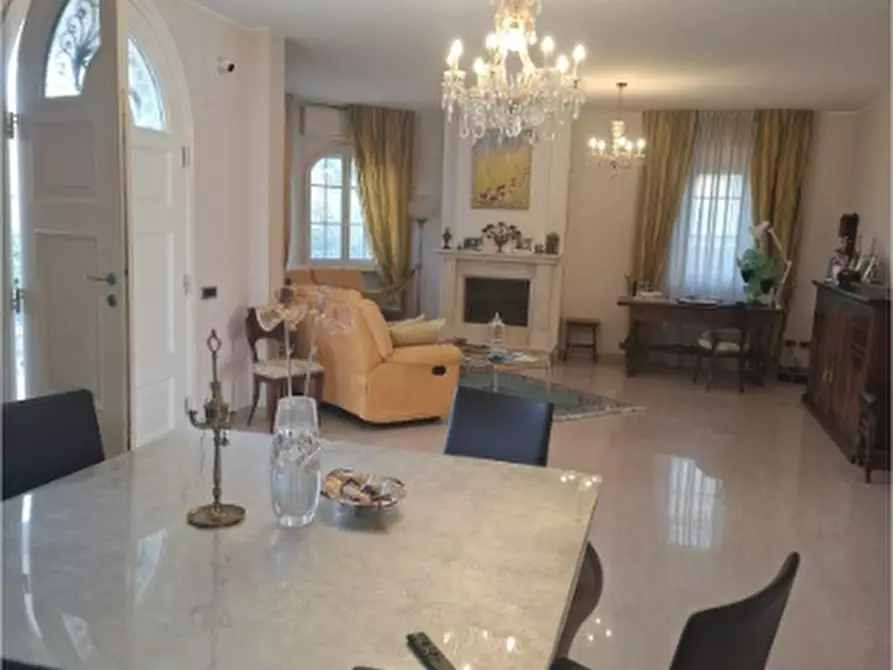 Immagine 36 di Villa in vendita  a Lanciano