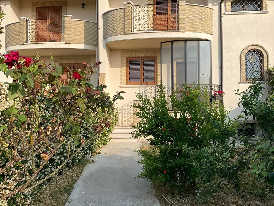 Immagine 1 di Villetta a schiera in vendita  in Via Provinciale della Rocca 44 a Santa Maria Imbaro