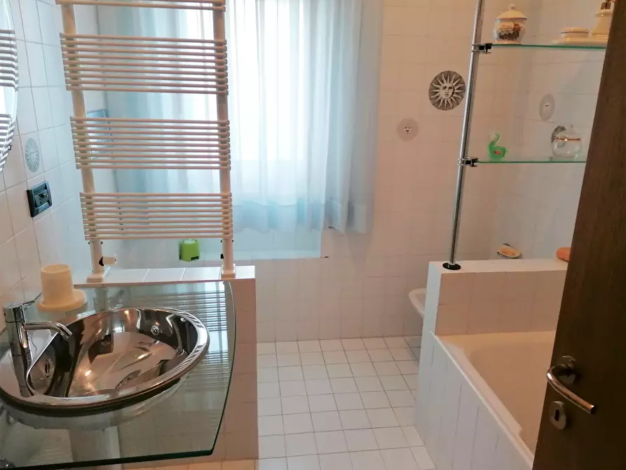 Immagine 11 di Trilocale in vendita  in Via Martiri VI Ott. 81 a Lanciano