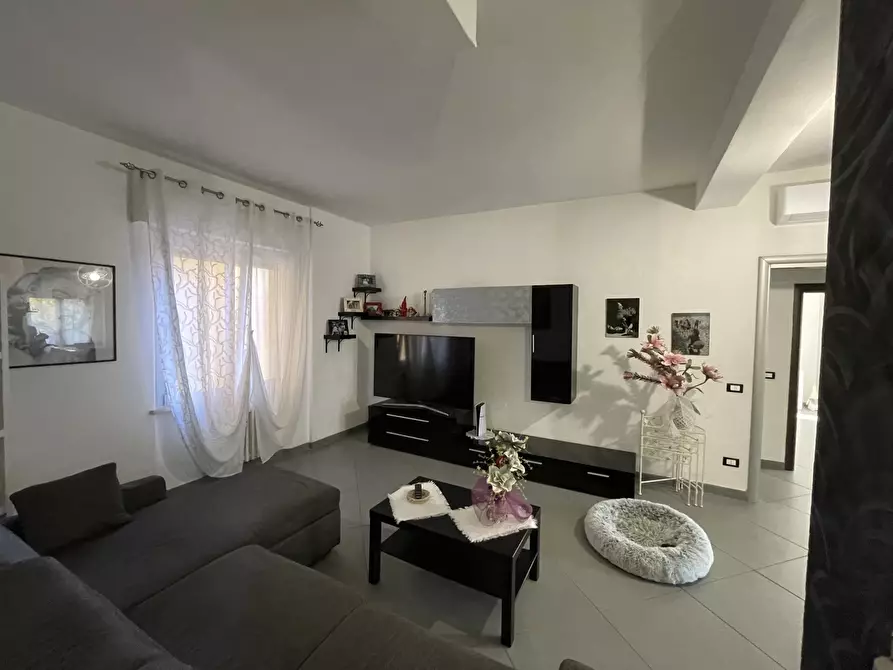 Immagine 1 di Appartamento in vendita  in Viale Guglielmo Marconi a Cecina