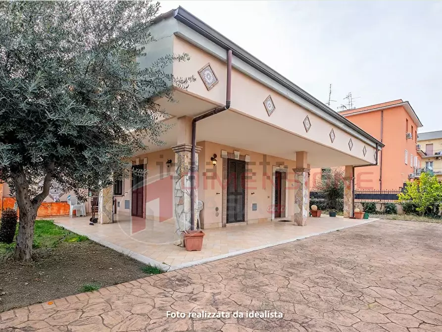 Immagine 1 di Casa trifamiliare in vendita  in VIA DEL FOSSO DELL'OSA 399 a Roma