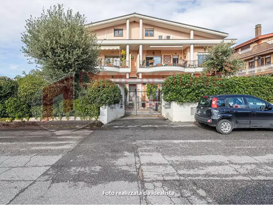 Immagine 31 di Quadrilocale in vendita  in Via delle due torri a Roma