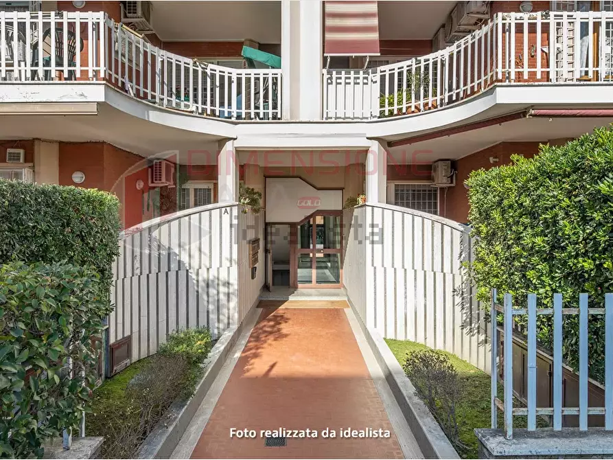 Immagine 26 di Trilocale in vendita  in Via Dameta a Roma