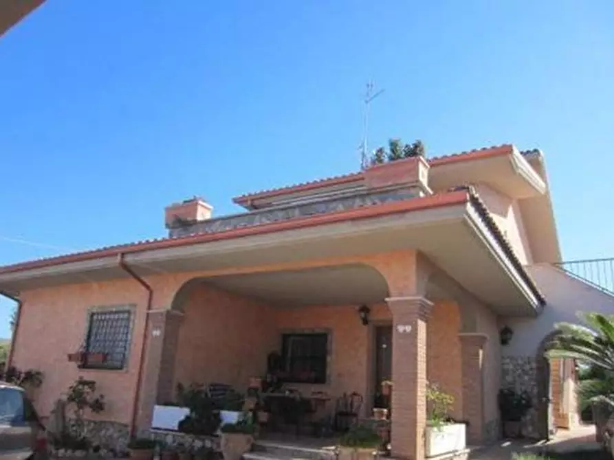 Immagine 4 di Villa in vendita  a Roma