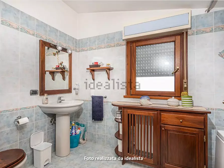 Immagine 21 di Quadrilocale in vendita  in Via delle due torri a Roma