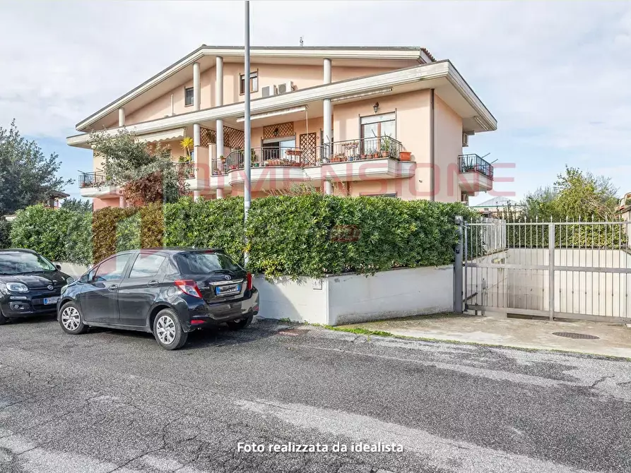 Immagine 33 di Quadrilocale in vendita  in Via delle due torri a Roma