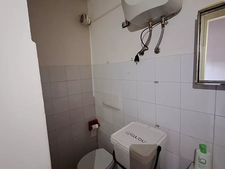 Immagine 9 di Locale commerciale in vendita  in Corso Umberto I 75 a Morlupo