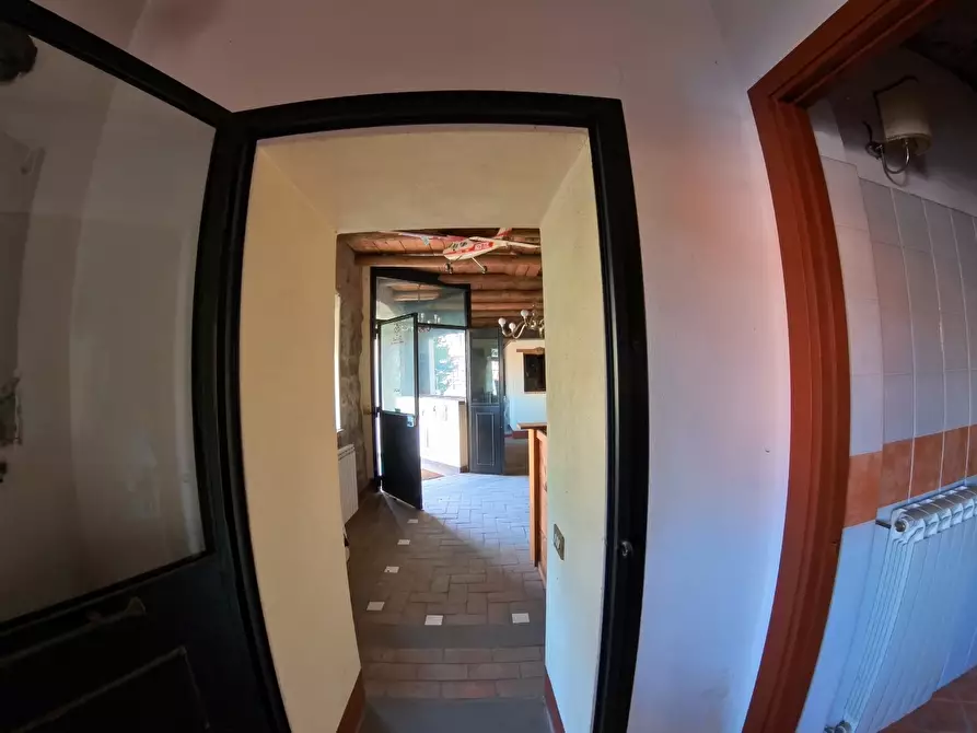 Immagine 31 di Locale commerciale in vendita  in Largo G. Roncacci 9 a Morlupo