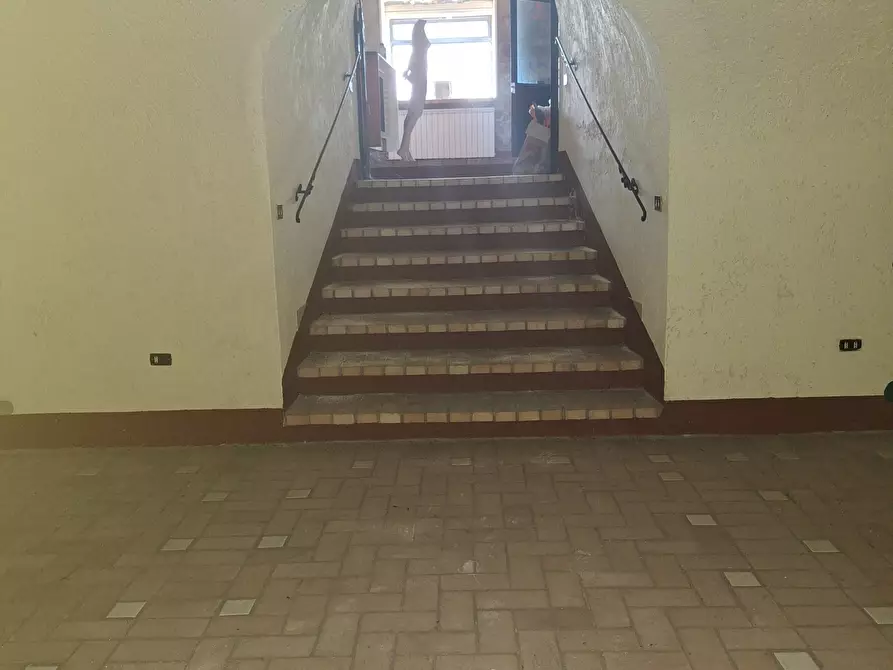 Immagine 12 di Locale commerciale in vendita  in Largo G. Roncacci 9 a Morlupo