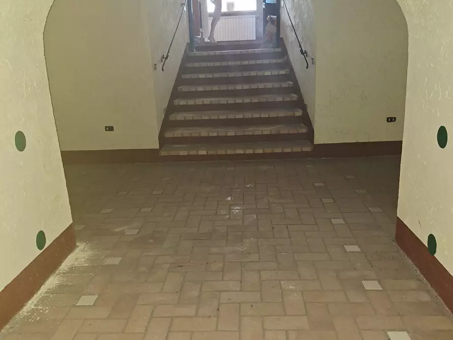 Immagine 16 di Locale commerciale in vendita  in Largo G. Roncacci 9 a Morlupo