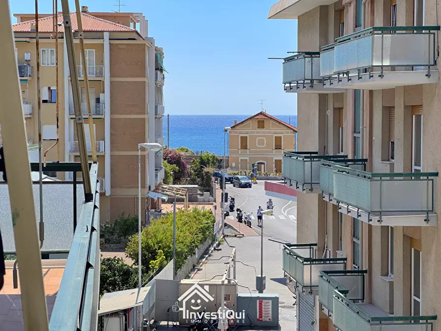 Immagine 1 di Bilocale in vendita  in Viale Riviera 40 a Pietra Ligure