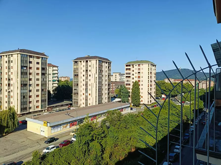 Immagine 21 di Bilocale in vendita  in Via Sempione 144 a Torino