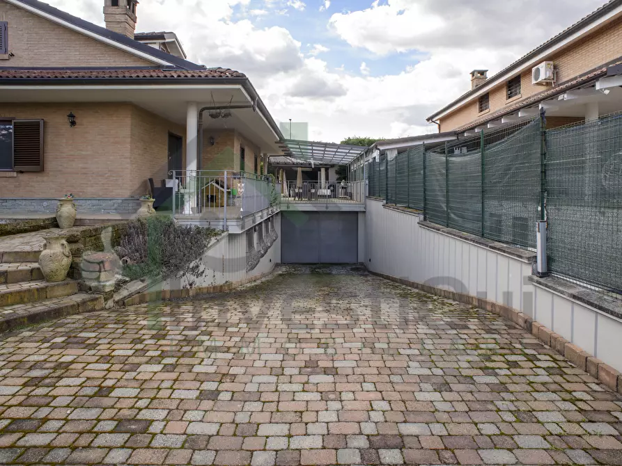 Immagine 5 di Villa in vendita  in Viale Paradiso a Rivarossa