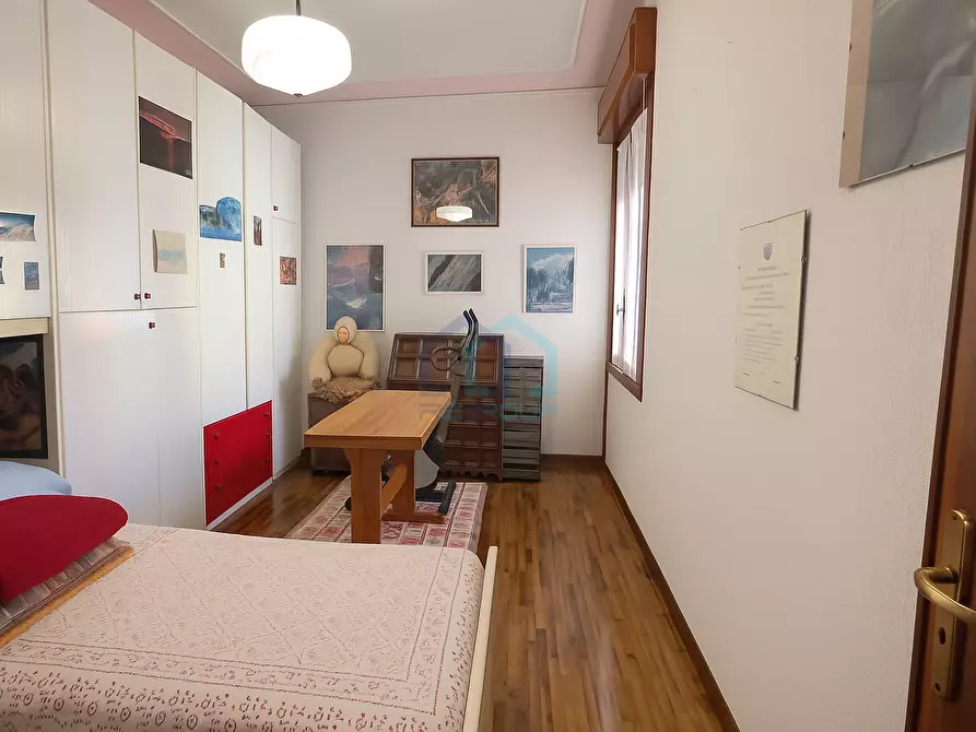 Immagine 13 di Appartamento in vendita  in Via Fratelli Grondona 18 a Savona