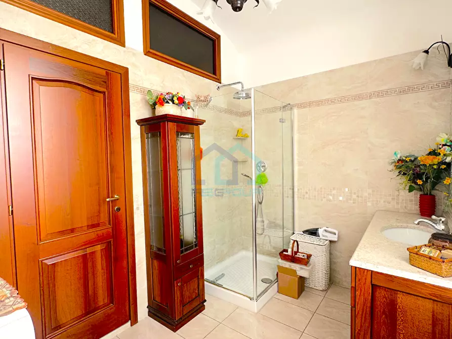 Immagine 12 di Pentalocale in vendita  in Via Piave 25 a Savona