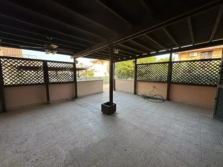 Immagine 6 di Casa trifamiliare in vendita  in Via Svetonio 73 a Guidonia Montecelio