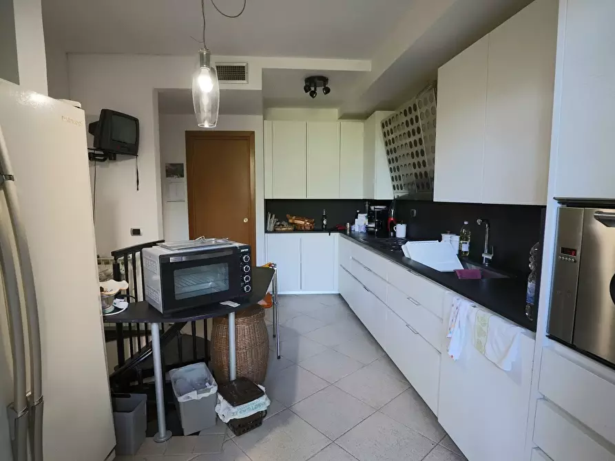 Immagine 12 di Villa in vendita  in Via di Marco Simone 84 a Guidonia Montecelio