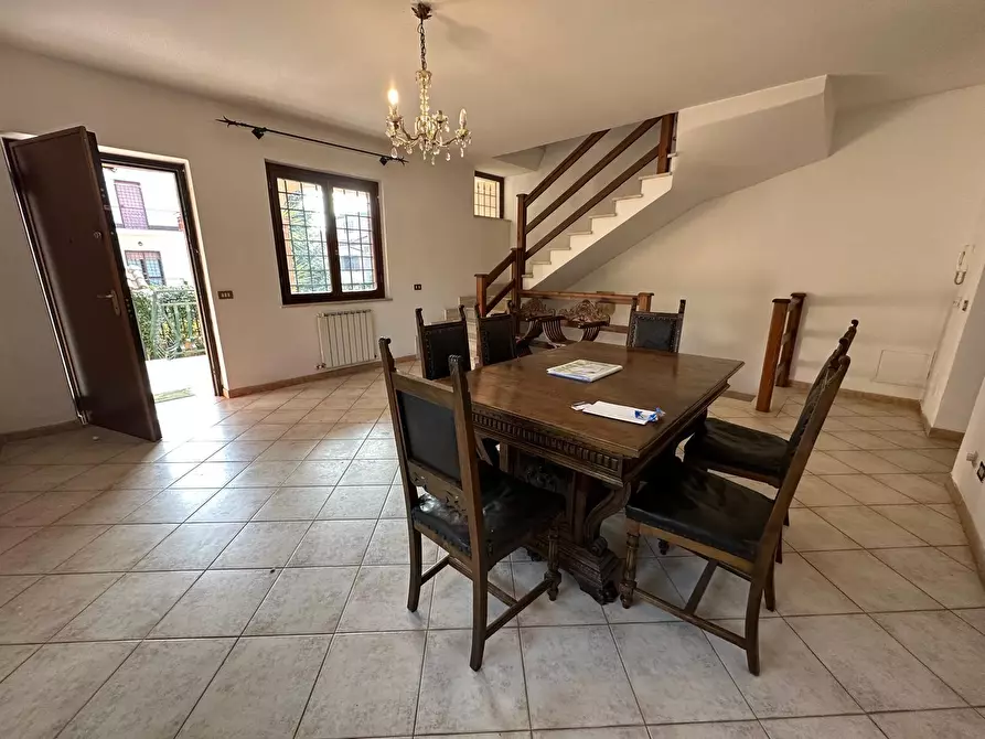 Immagine 10 di Casa trifamiliare in vendita  in Via Svetonio 73 a Guidonia Montecelio