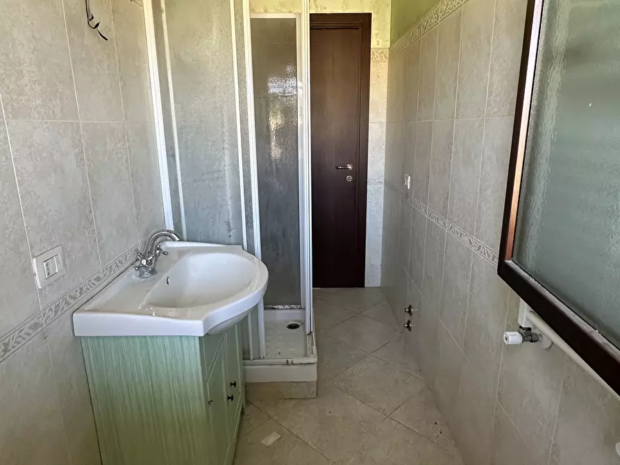 Immagine 12 di Villa in vendita  in Via Pietro Vannucci a Guidonia Montecelio