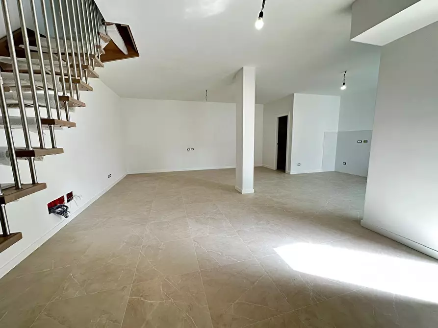 Immagine 6 di Villa in vendita  in Viale Valle dell'Aniene 22 a Guidonia Montecelio