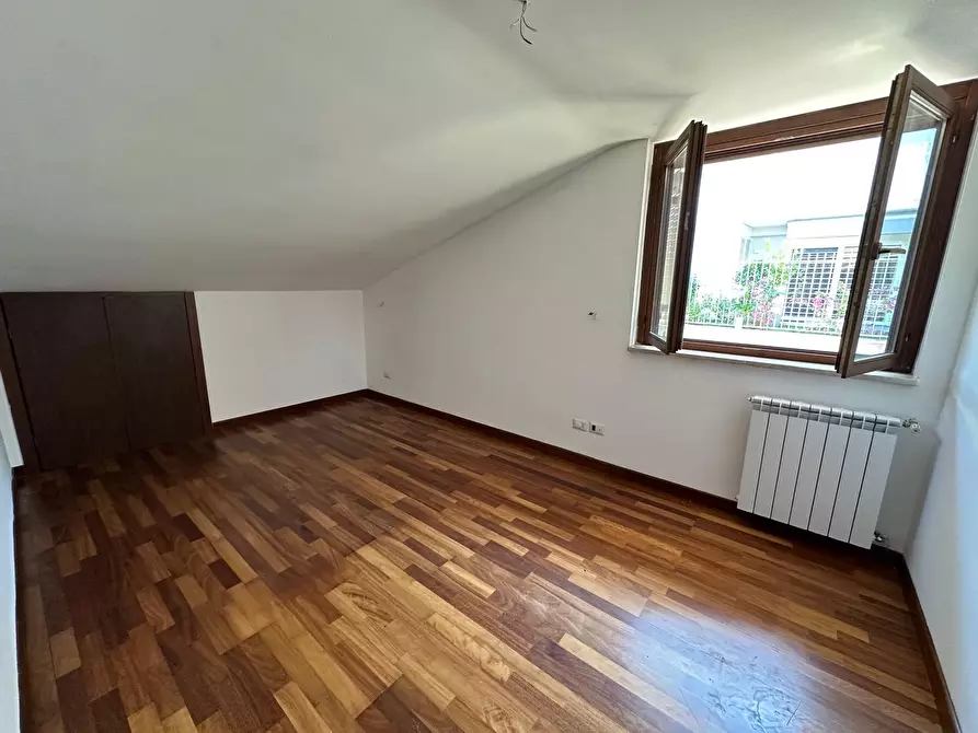 Immagine 28 di Villetta a schiera in vendita  in via tacito 88 a Guidonia Montecelio