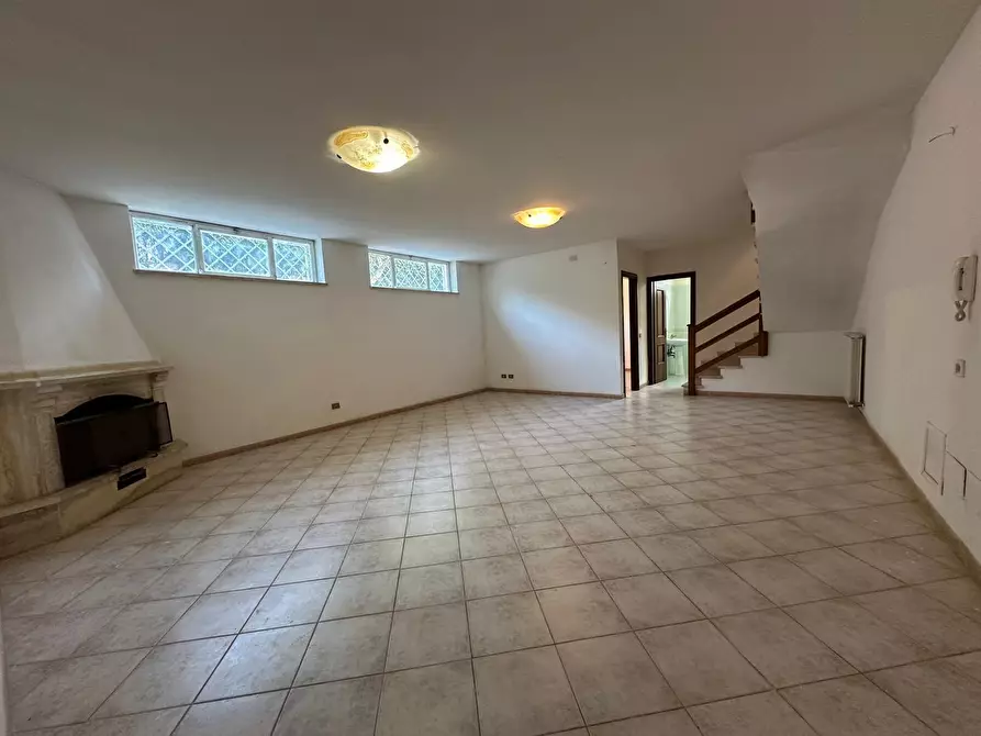 Immagine 37 di Casa trifamiliare in vendita  in Via Svetonio 73 a Guidonia Montecelio