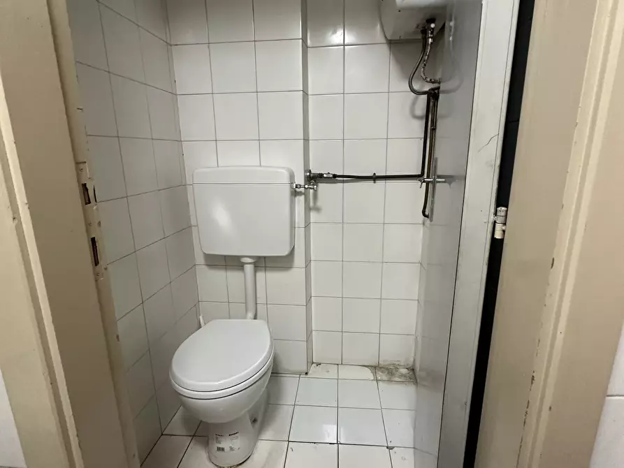 Immagine 4 di Locale commerciale in affitto  in Corso Giuseppe Garibaldi 12 a Chiavari