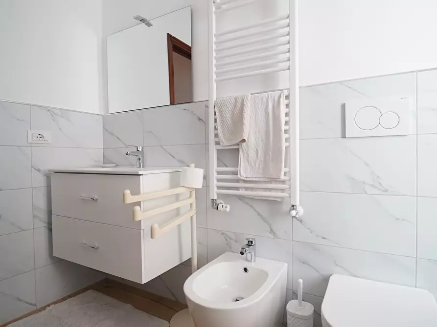 Immagine 15 di Trilocale in affitto  a Chiavari