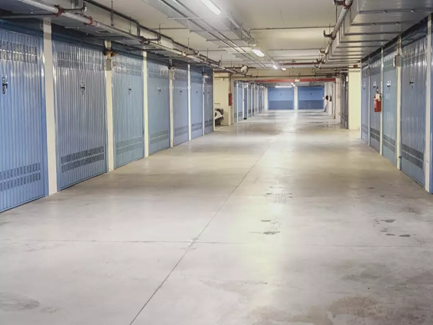 Immagine 2 di Garage in vendita  in Via Benedetto Marcello a Firenze