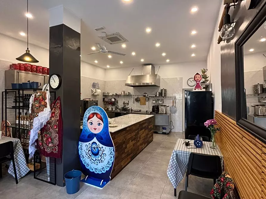 Immagine 8 di Locale commerciale in vendita  in Via di Ripoli a Firenze