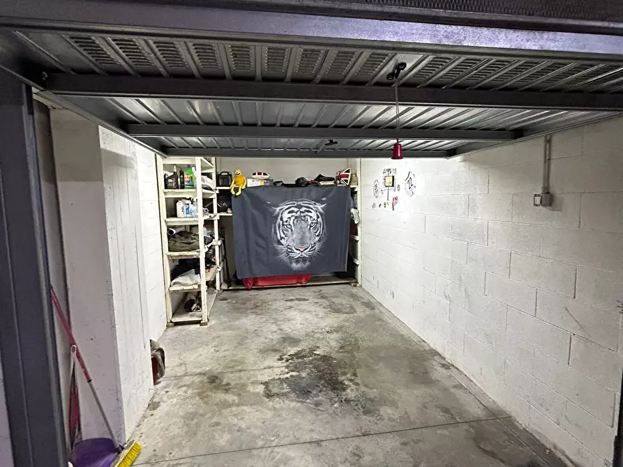 Immagine 2 di Garage in vendita  in Via Baracca a Firenze