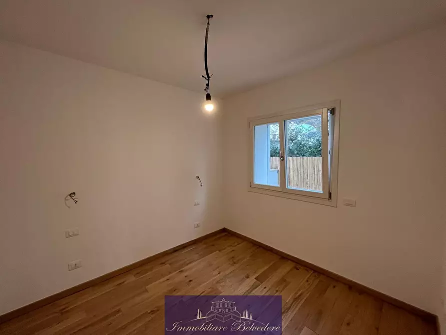 Immagine 15 di Ufficio in vendita  in Via Mazzini a Camaiore