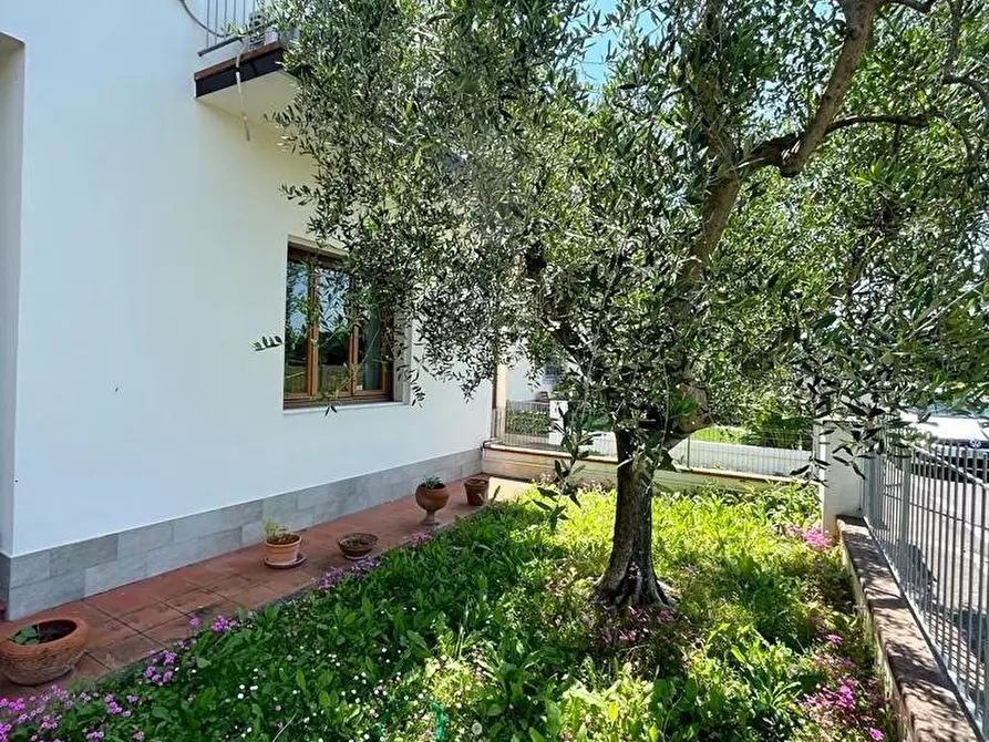 Immagine 39 di Villetta a schiera in vendita  in Via Trento a Campi Bisenzio