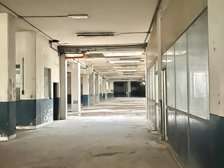 Immagine 4 di Garage in vendita  in Via Baracca a Firenze