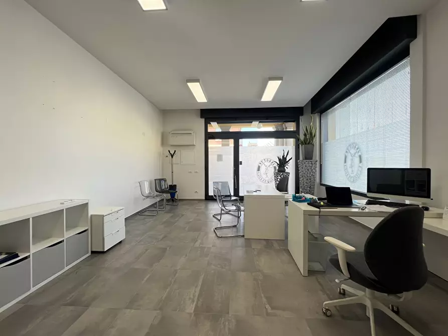 Immagine 17 di Locale commerciale in affitto  in Via Giacomo Matteotti 168 a Crevalcore