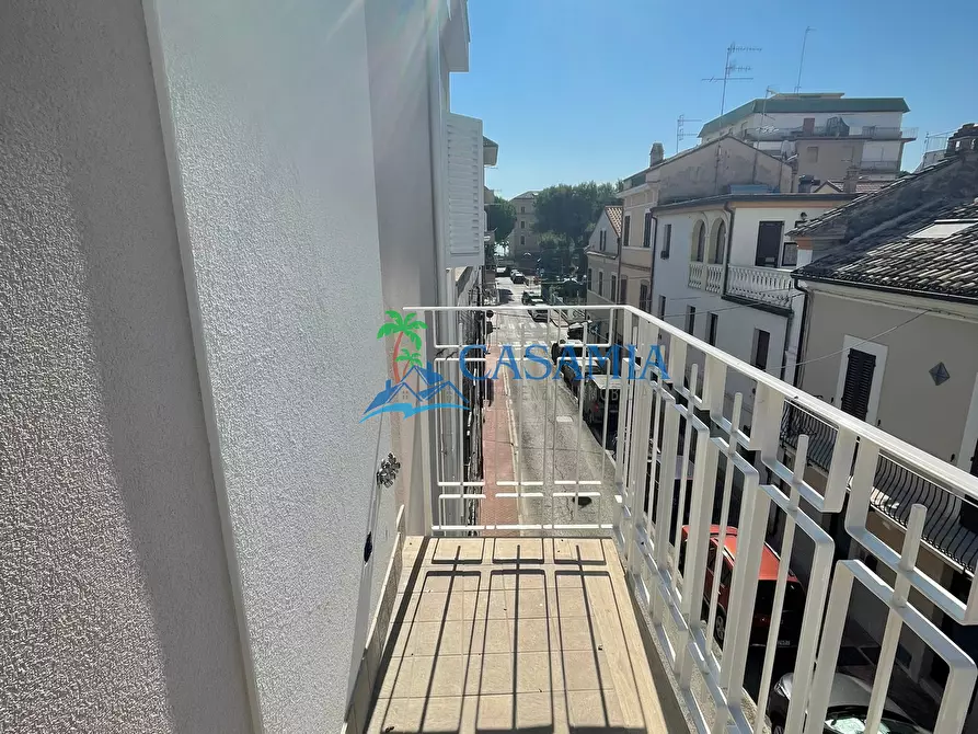 Immagine 8 di Casa trifamiliare in vendita  a Grottammare