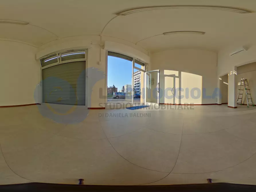 Immagine 3 di Locale commerciale in affitto  a Bologna