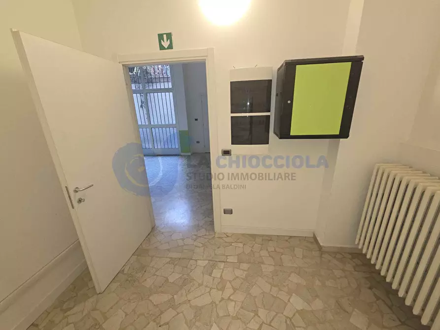 Immagine 3 di Locale commerciale in affitto  a Bologna