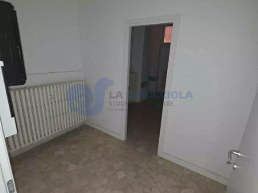 Immagine 12 di Locale commerciale in affitto  a Bologna