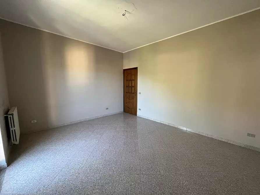 Immagine 13 di Pentalocale in affitto  a Catanzaro