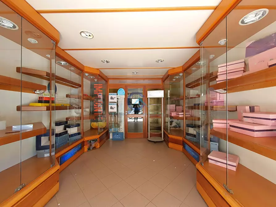 Immagine 2 di Locale commerciale in affitto  in Corso Giuseppe Mazzini 26 a Catanzaro