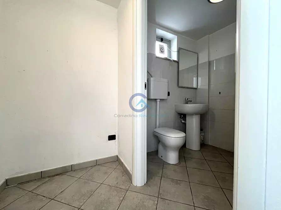 Immagine 11 di Locale commerciale in affitto  in Viale Crotone 237 a Catanzaro