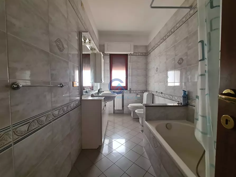 Immagine 10 di Stanza singola in affitto  a Catanzaro