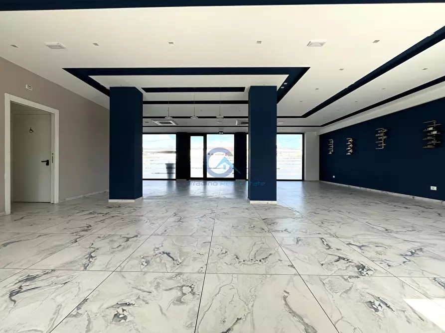 Immagine 7 di Locale commerciale in affitto  a Borgia