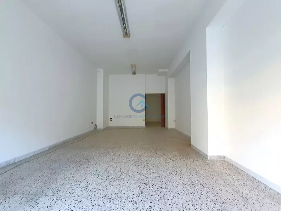 Immagine 2 di Locale commerciale in affitto  a Catanzaro